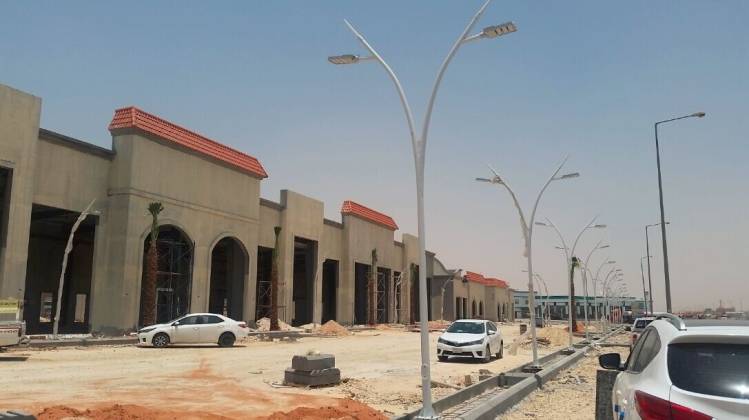 What is the difference between LED street lights and traditional street lights in terms of design